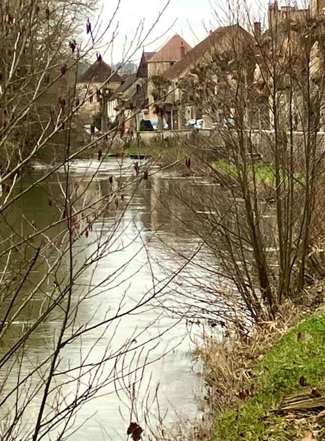 Vila Voyage… Noyers-sur-Serein Exteriér fotografie